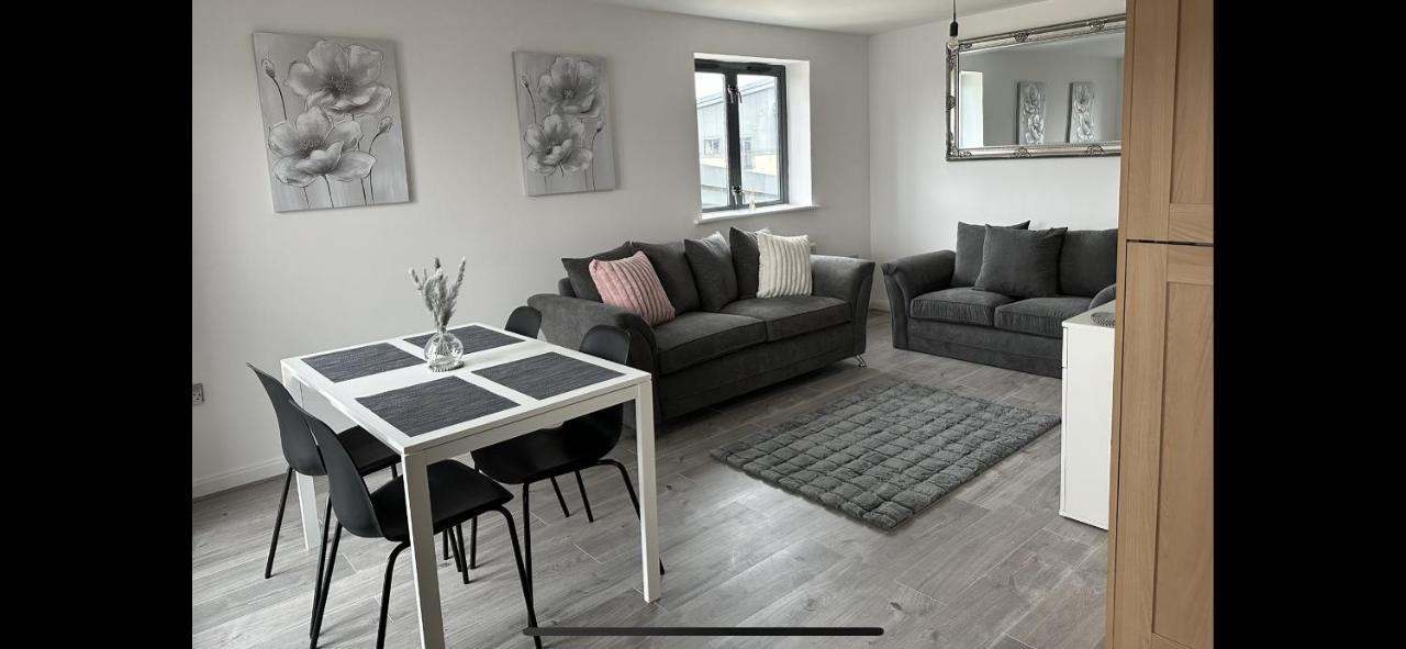 2 Bed Modern Apartment Swansea Exterior photo